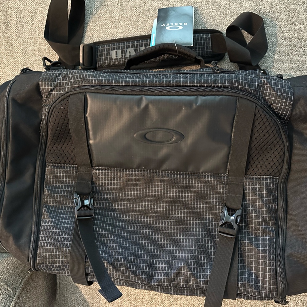 Oakley Link Duffel Brand New